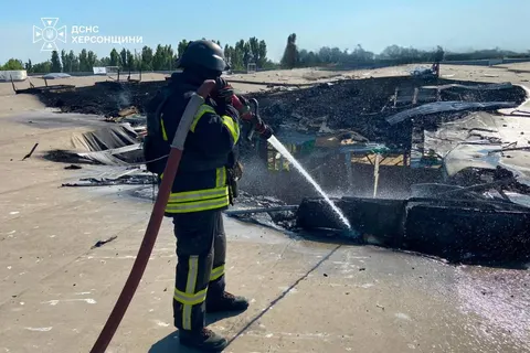 Російські авіабомби пошкодили два медзаклади у Херсоні