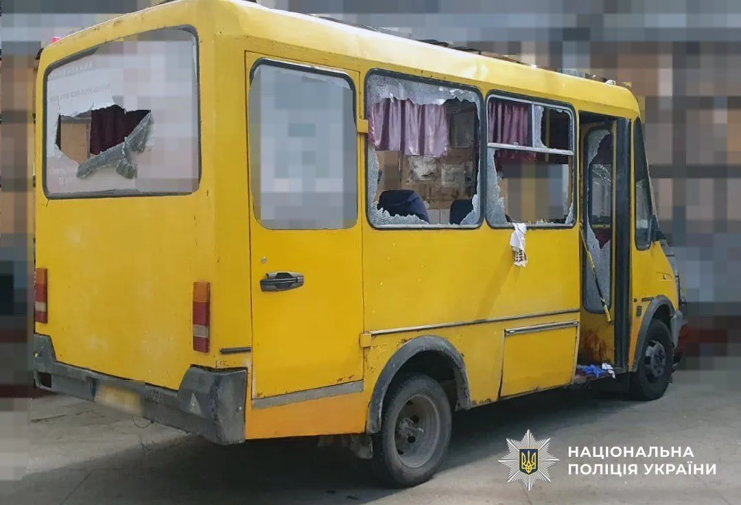 Удар по маршрутці в Херсоні: загинула жінка, восьмеро поранених