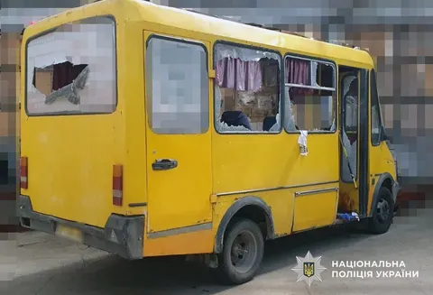 Удар по маршрутці в Херсоні: загинула жінка, восьмеро поранених