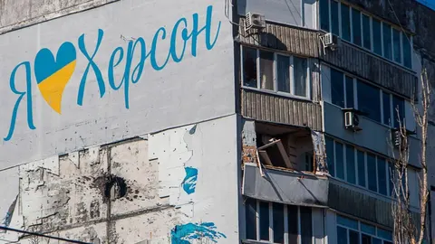 Херсон під щоденними ударами дронів: полювання на цивільних і зруйнована електро