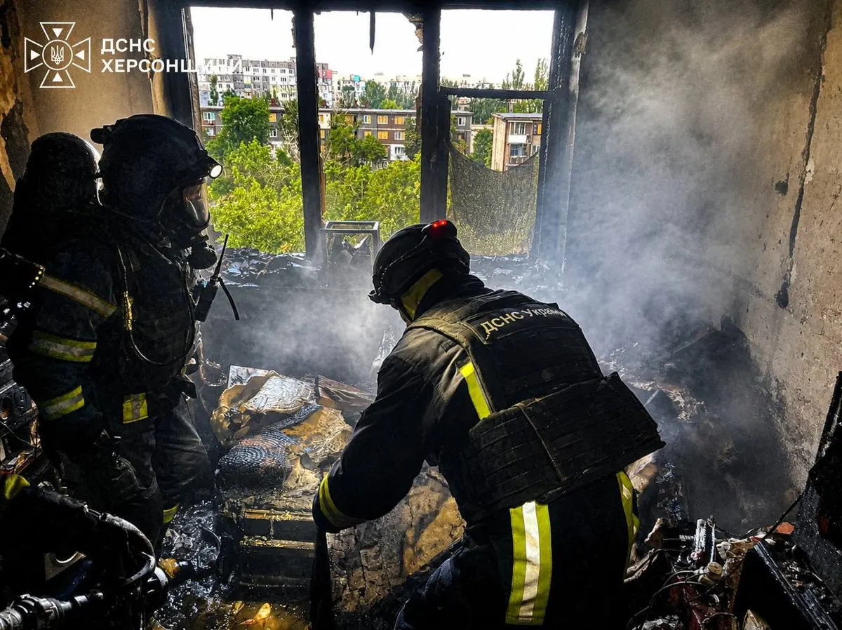 У Херсоні врятували чоловіка з палаючої багатоповерхівки