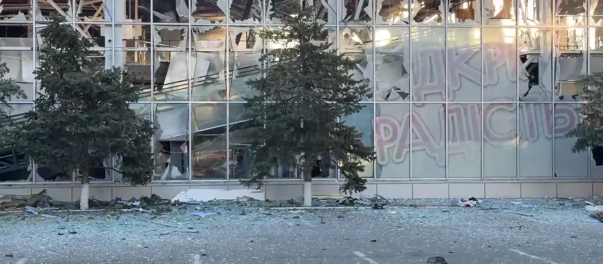 Уночі дрони вдарили по торговельному об'єкту в центрі Херсона