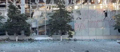 Уночі дрони вдарили по торговельному об'єкту в центрі Херсона