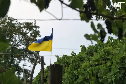 Над Великою Кардашинкою та Голою Пристанню підняли український прапор