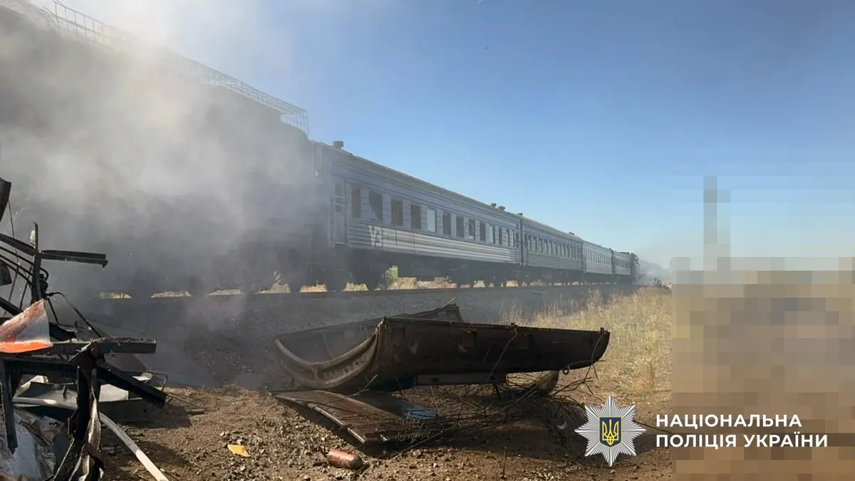 Наслідки удару «Шахеда» по потягу «Миколаїв–Херсон» показали фото