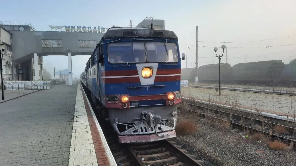 Поїзди Миколаїв–Херсон скасували через загрозу обстрілів 23 серпня