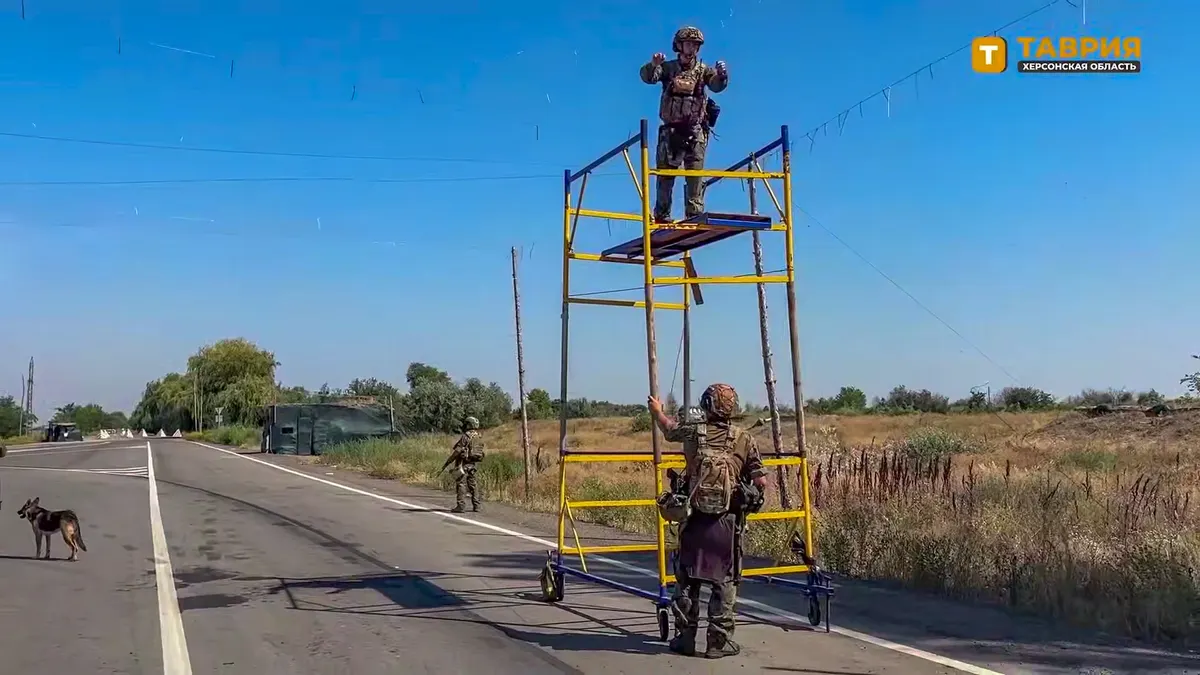 На ТОТ Херсонщини окупанти почали масово ставити антидронові сітки