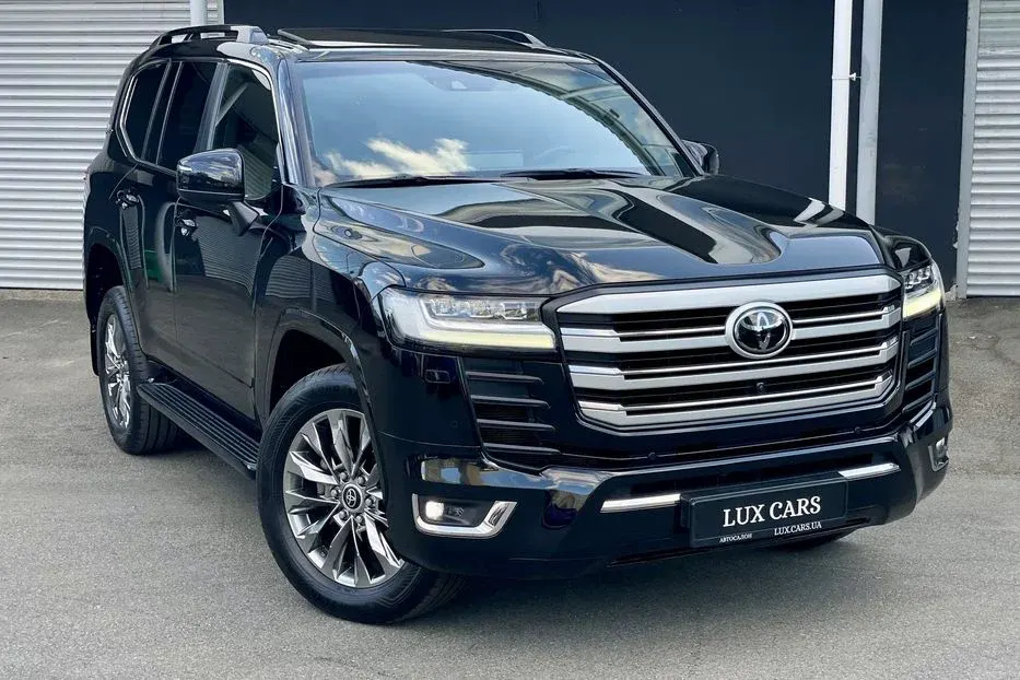 Херсонська громада отримала позашляховик Toyota Land Cruiser від благодійників