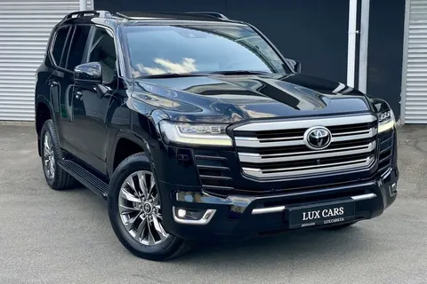 Херсонська громада отримала позашляховик Toyota Land Cruiser від благодійників