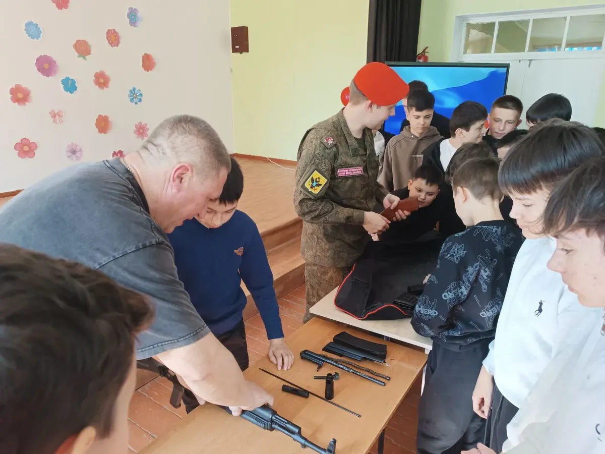 ГУР назвало імена тих, хто мілітаризує дітей на ТОТ Херсонщини
