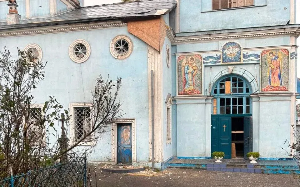 У Херсоні обстріл пошкодив Греко-Софіївський храм