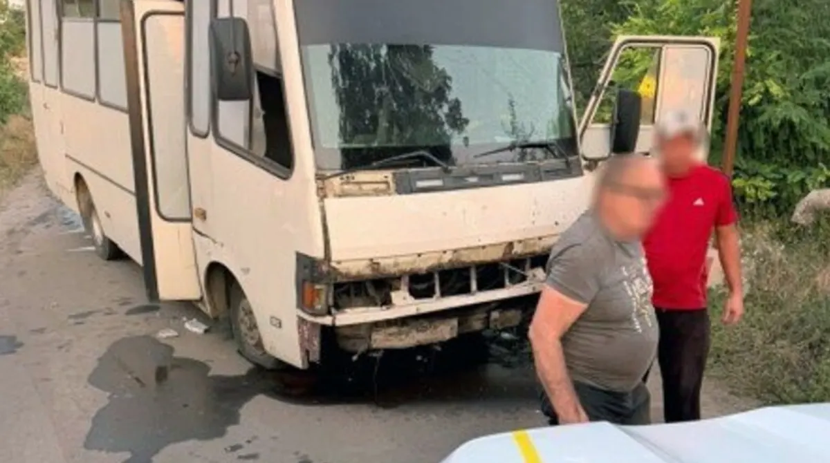 У Комишанах FPV-дрон влучив в автобус із працівниками: шестеро поранених