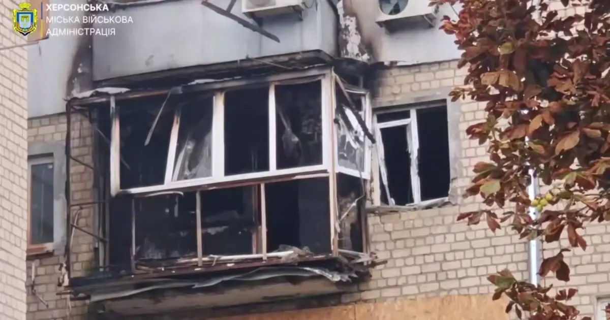 Обстріли Херсонщини: загиблий, 11 поранених, пошкоджені будинки й автобус
