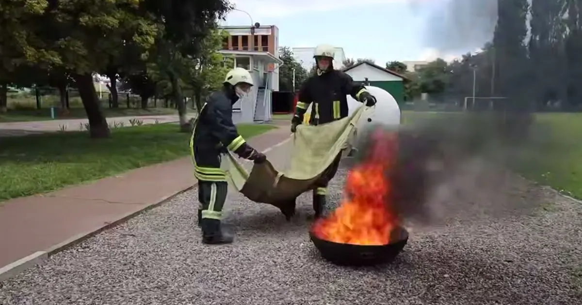 У Херсоні шукають добровольців для гасіння пожеж після обстрілів