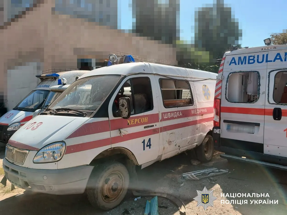 Дрони атакували лікарню та мирного жителя у Херсоні: двоє поранених