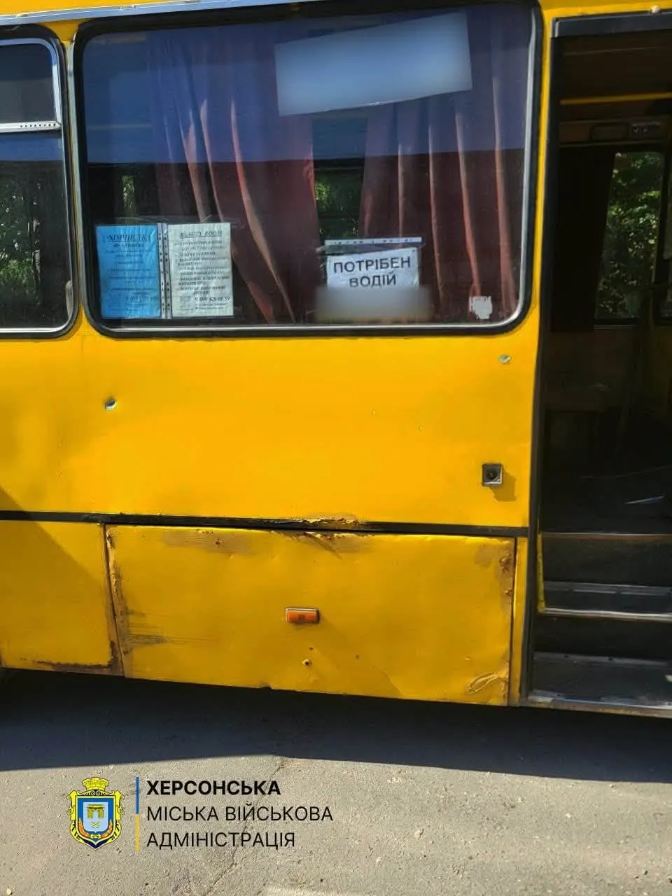 У Херсоні дрон влучив у маршрутку: є загиблі та поранені