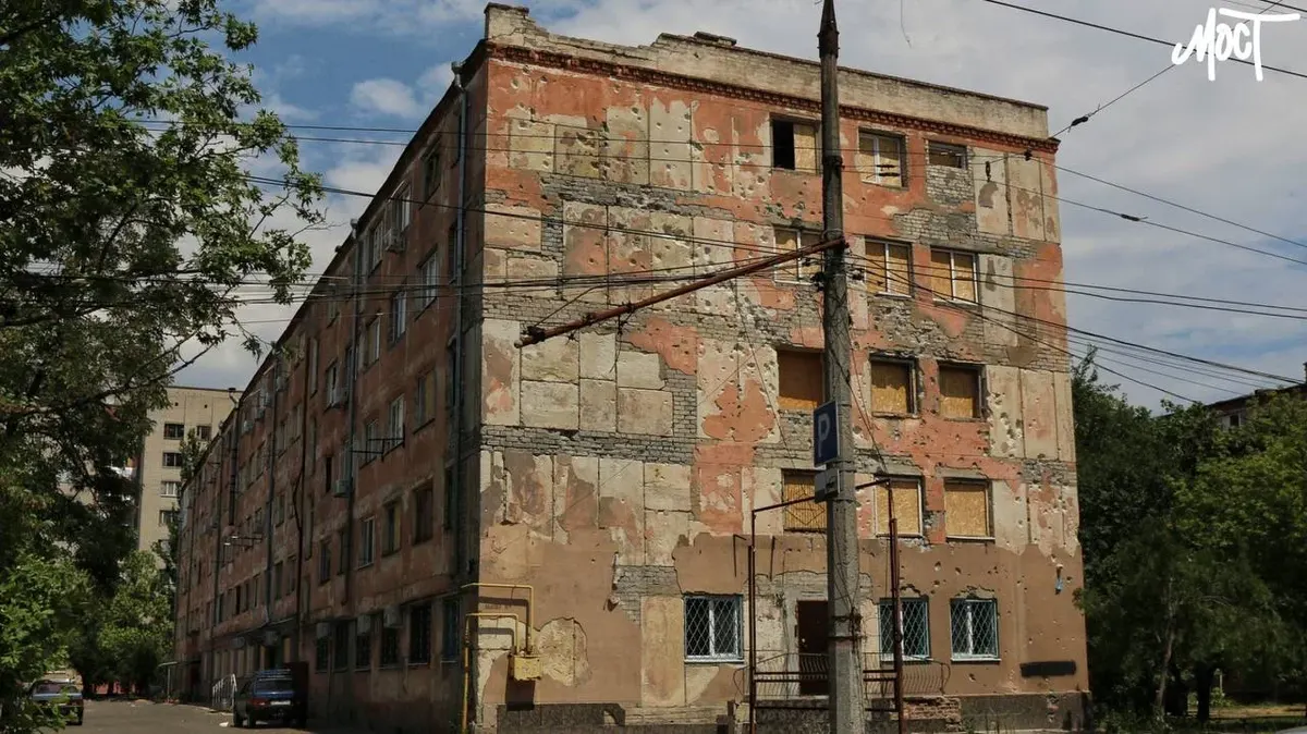 В Олешках окупанти вибивають двері та заселяються в чужі домівки
