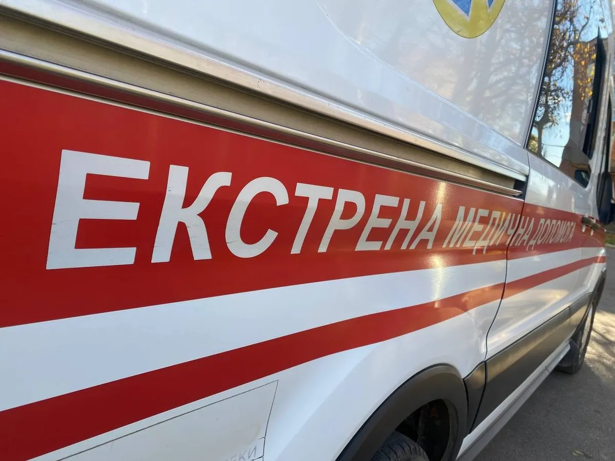 У Херсоні дрон атакував карету швидкої: постраждали медики