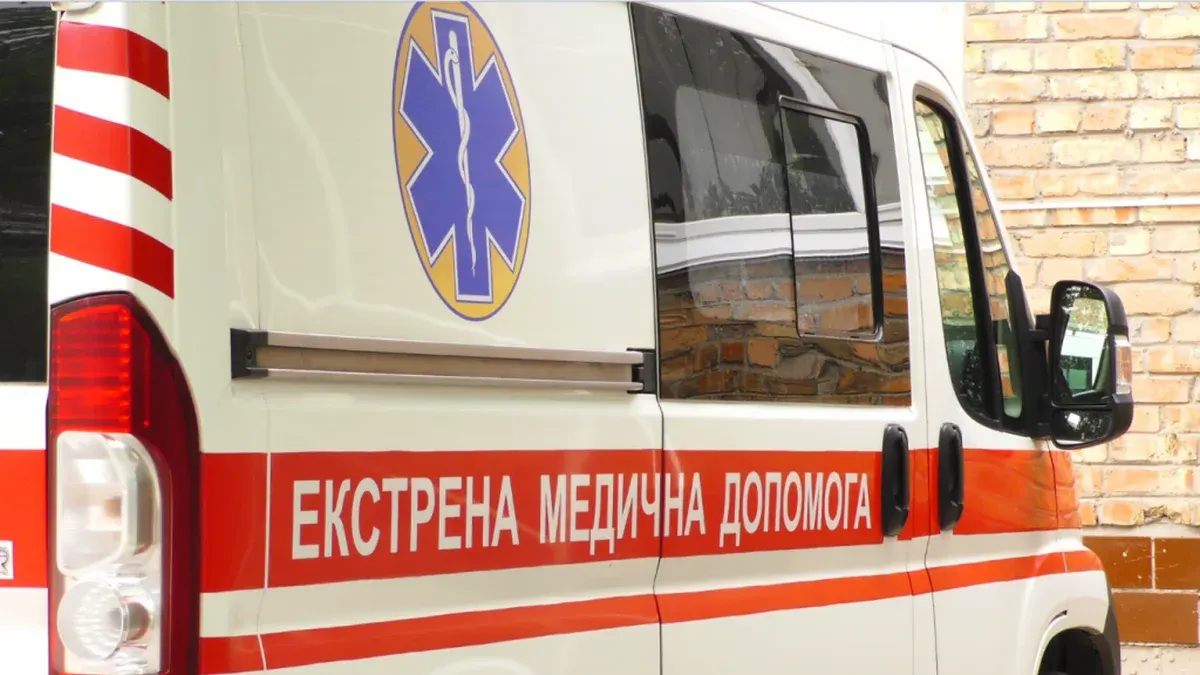 У Херсоні дрон влучив у «швидку»: поранені водій та парамедик