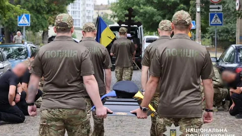 У Миколаєві попрощалися з поліцейським, який загинув через атаку дрона