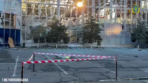 Вночі росіяни атакували дронами ТЦ у Центральному районі Херсона