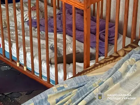 У Херсоні дрон влучив у ліжечко, де спала дворічна дитина