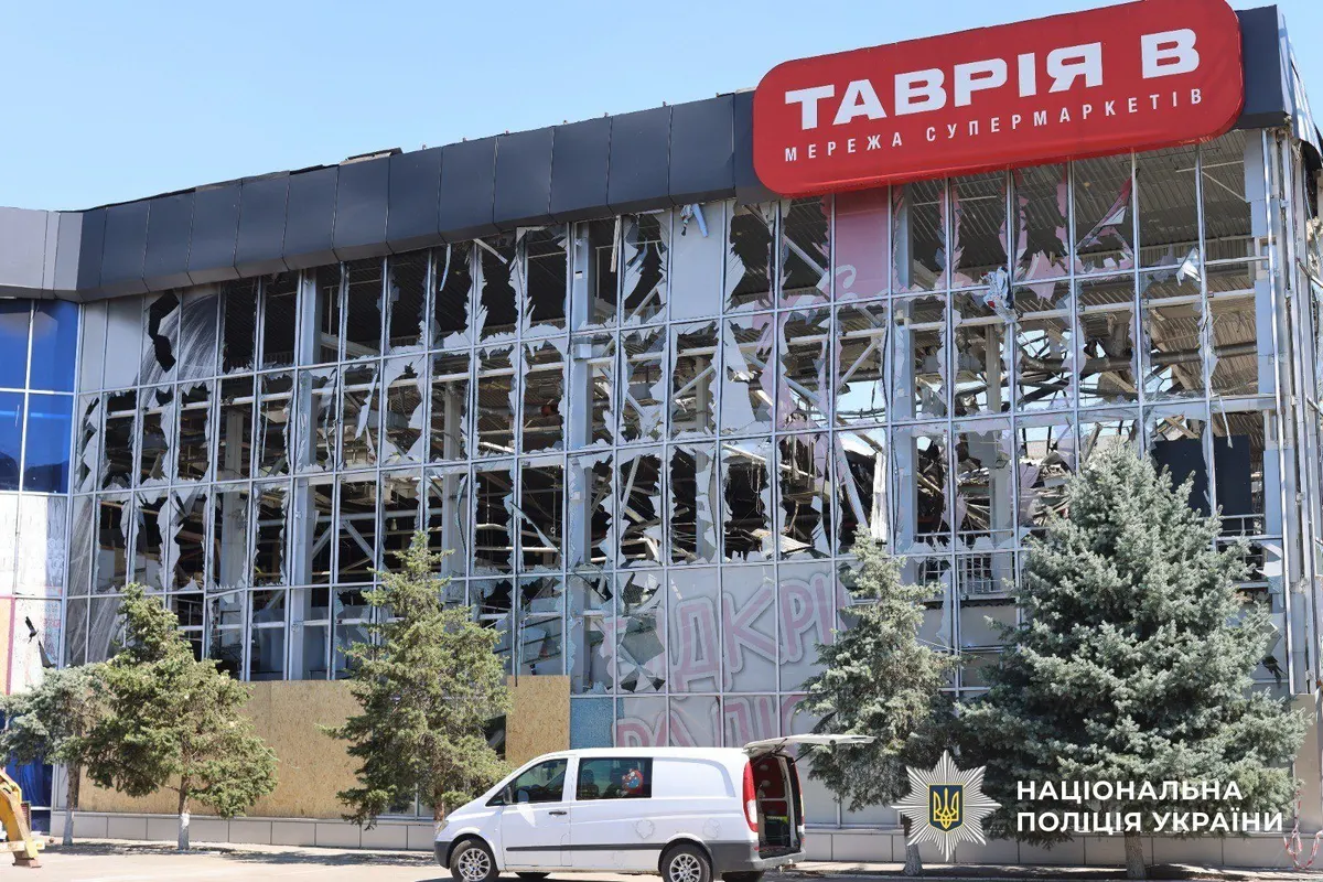 Обстріли Херсонщини 22 серпня: 12 поранених, пошкоджено лікарню та ТЦ