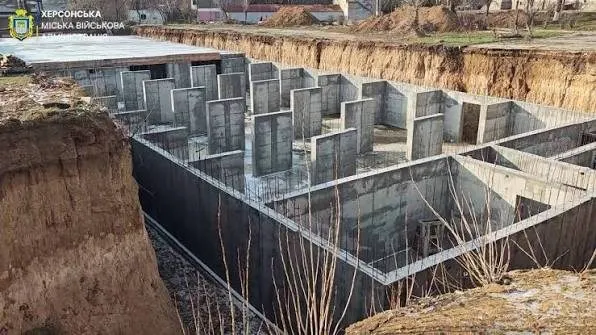 Понад 5,6 млн грн збитків: екскерівнику підрядника оголосили підозру у справі укриття для херсонської школи