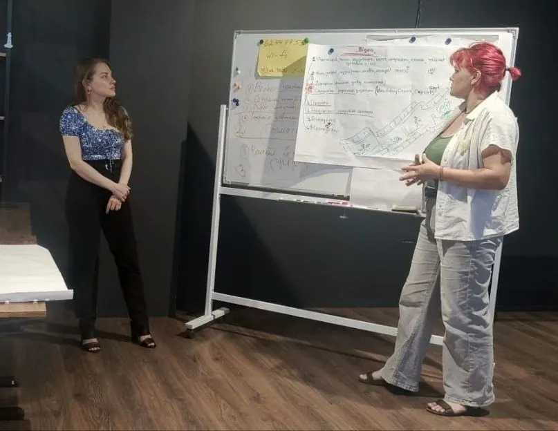 Херсонці вчаться створювати мультфільми за допомогою ШІ у Миколаєві