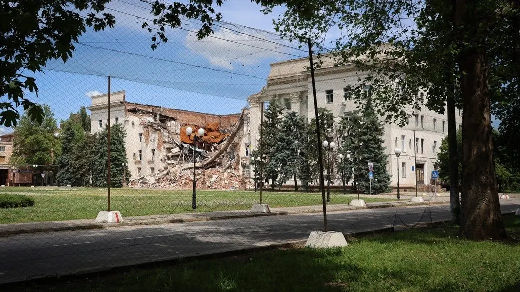 Після удару РФ у Херсоні частково зникло світло: де ще немає