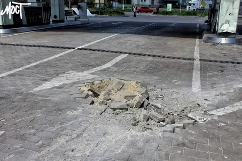 Росіяни вдарили дронами по двох АЗС у Херсоні: постраждав чоловік