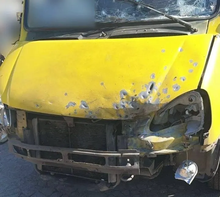 У Корабельному районі Херсона дрони вдарили по маршрутках: 8 поранених