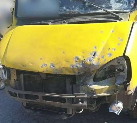 У Корабельному районі Херсона дрони вдарили по маршрутках: 8 поранених