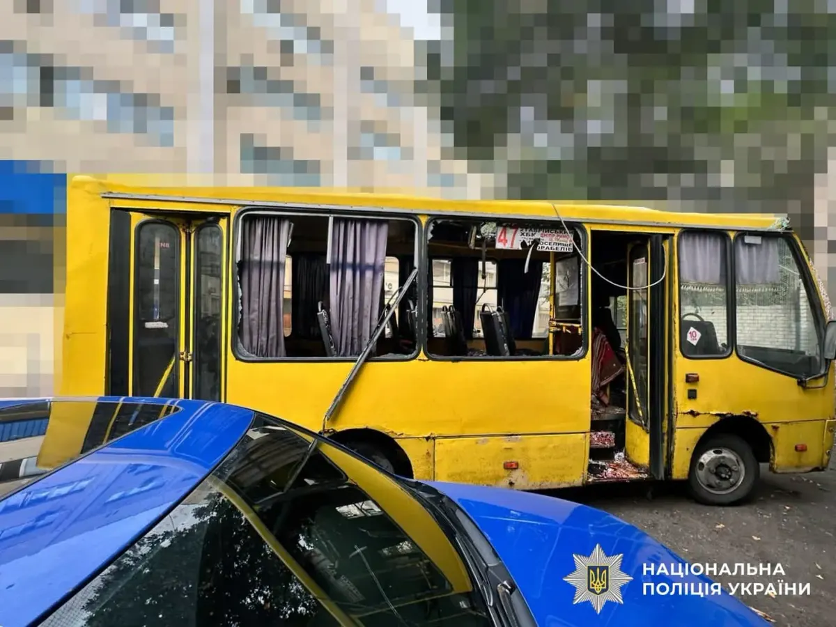 Удар по маршрутці в Херсоні: 4 загиблих, 5 поранених — Зеленський