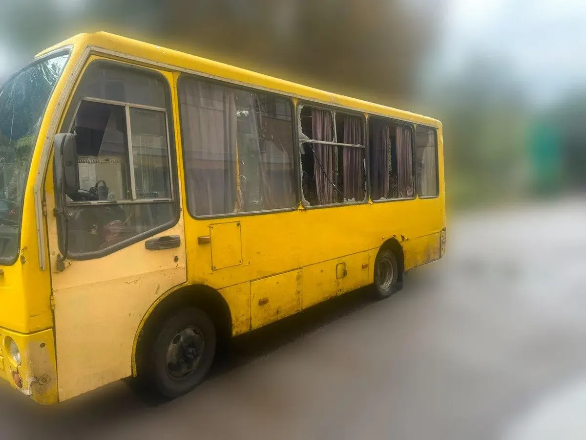 У Херсоні дрон влучив у маршрутку: четверо загиблих, є поранені