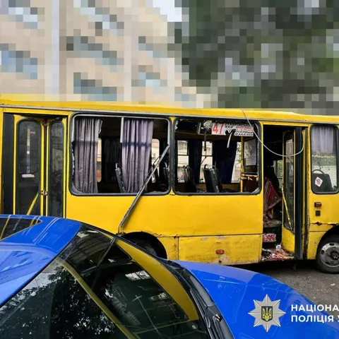 У Херсоні росіяни атакували маршрутку: четверо загиблих, п'ятеро поранених