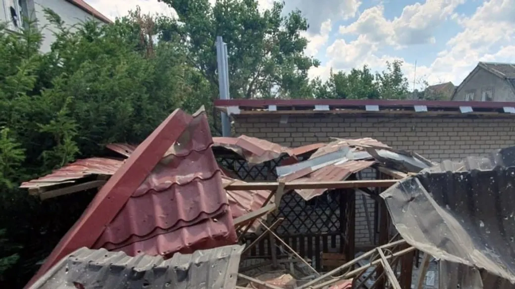 У Інгульці безпілотник влучив у будинок: поранені двоє людей
