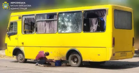 У Херсоні зросла кількість постраждалих від удару дрона по маршрутці