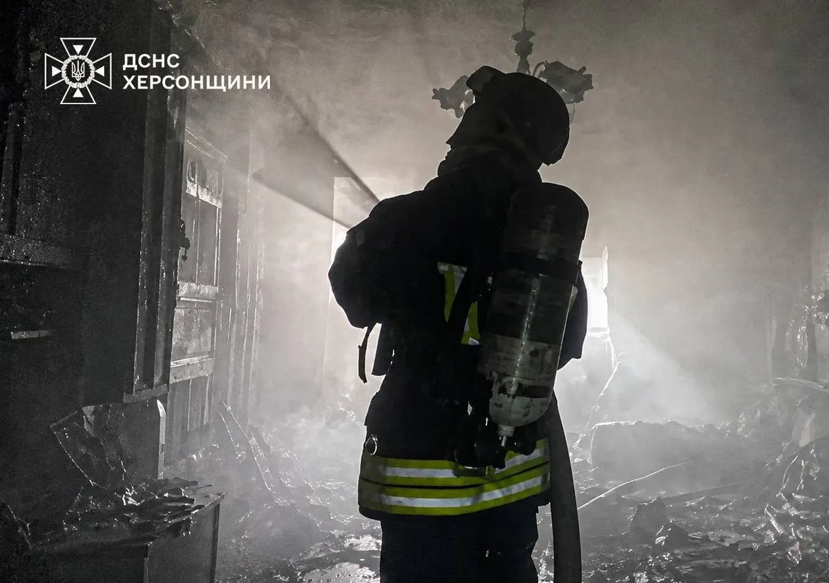 У Херсоні через атаку БпЛА горіла квартира в багатоповерхівці