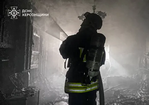 У Херсоні через атаку БпЛА горіла квартира в багатоповерхівці