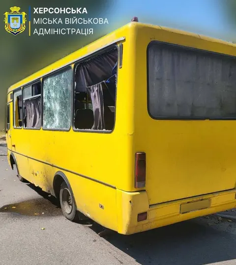 У Херсоні дрон атакував маршрутку: постраждали п'ятеро, серед них школяр
