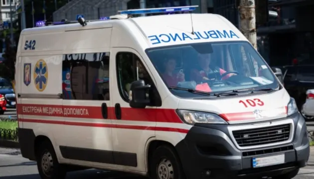 У Херсоні FPV-дрон влучив у балкон багатоповерхівки: постраждала 83-річна жінка