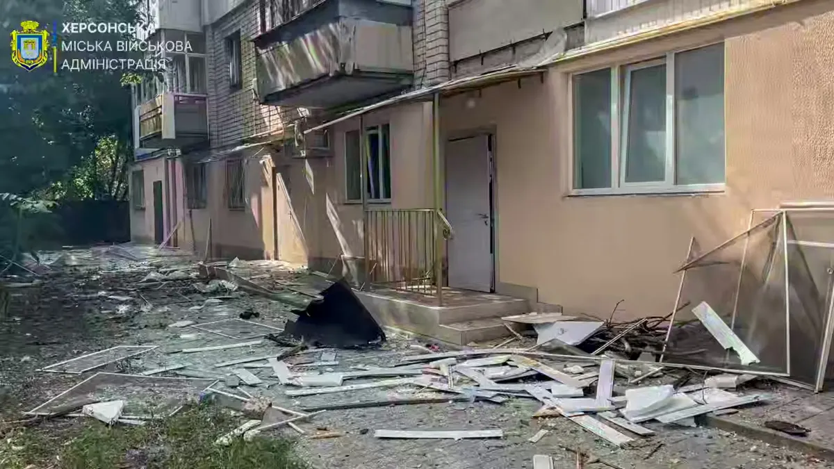 У Херсоні ввечері БпЛА пошкодили багатоповерхівку: що відомо