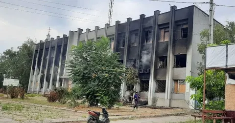 У Білозерці після обстрілу згоріла «Укрпошта»: селище без інтернету та зв’язку