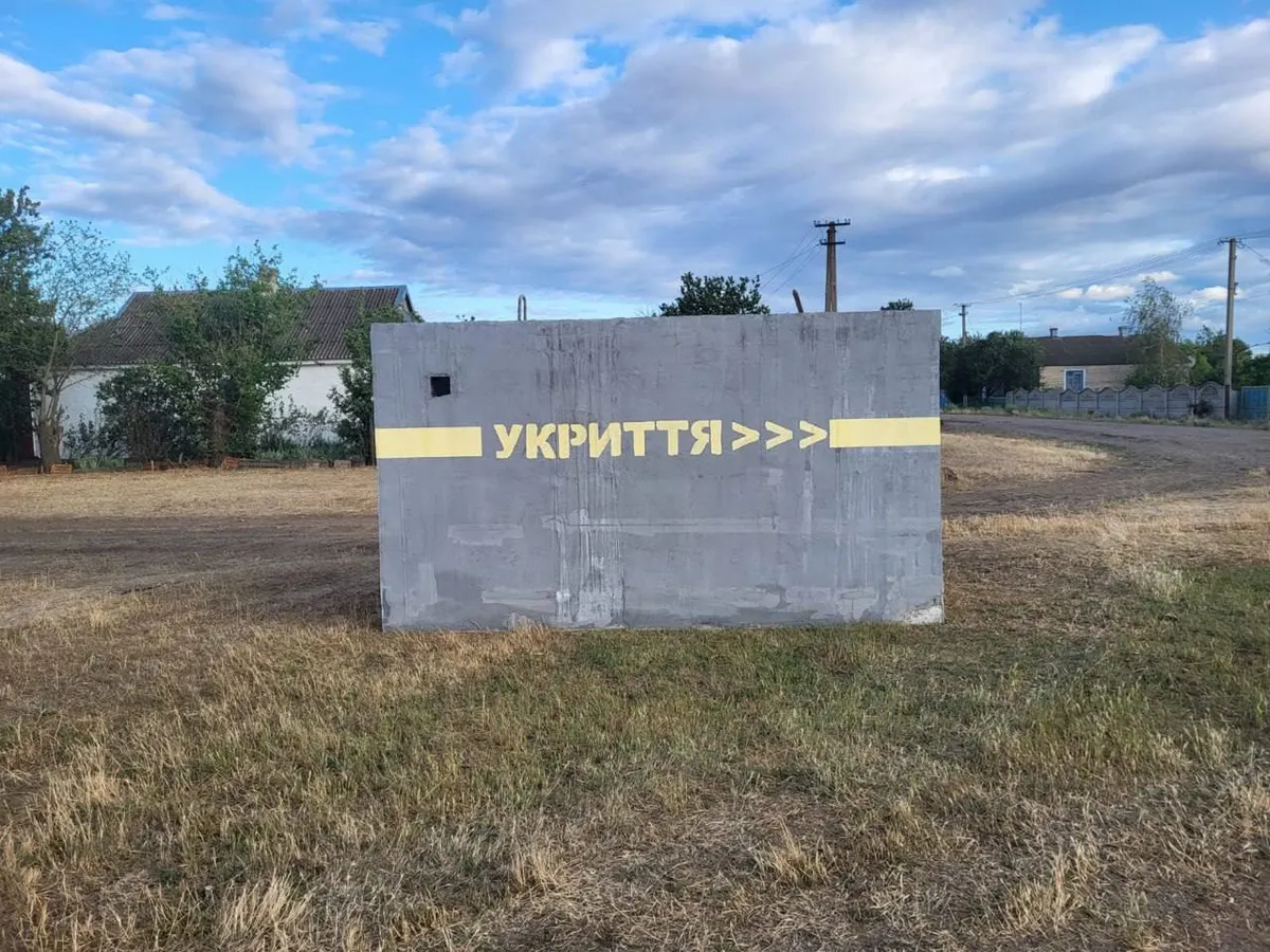На Херсонщині до листопада встановлять понад 200 мобільних укриттів біля шкіл