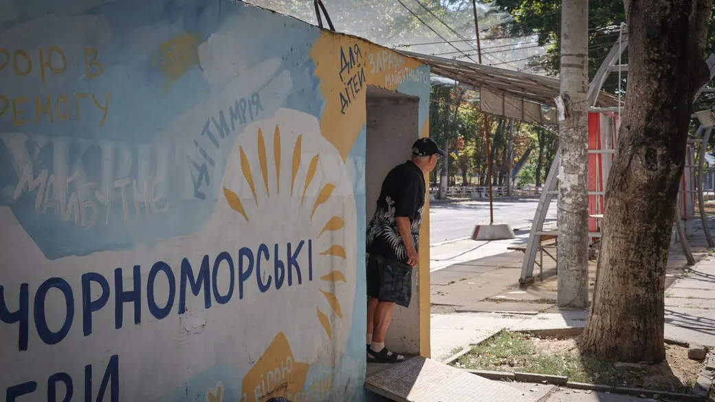 Авіаудар по Херсону: поранені четверо людей, обстріли громад