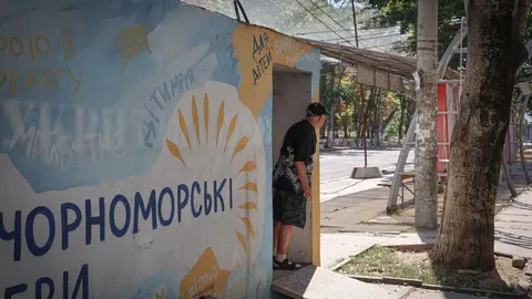 Авіаудар по Херсону: поранені четверо людей, обстріли громад
