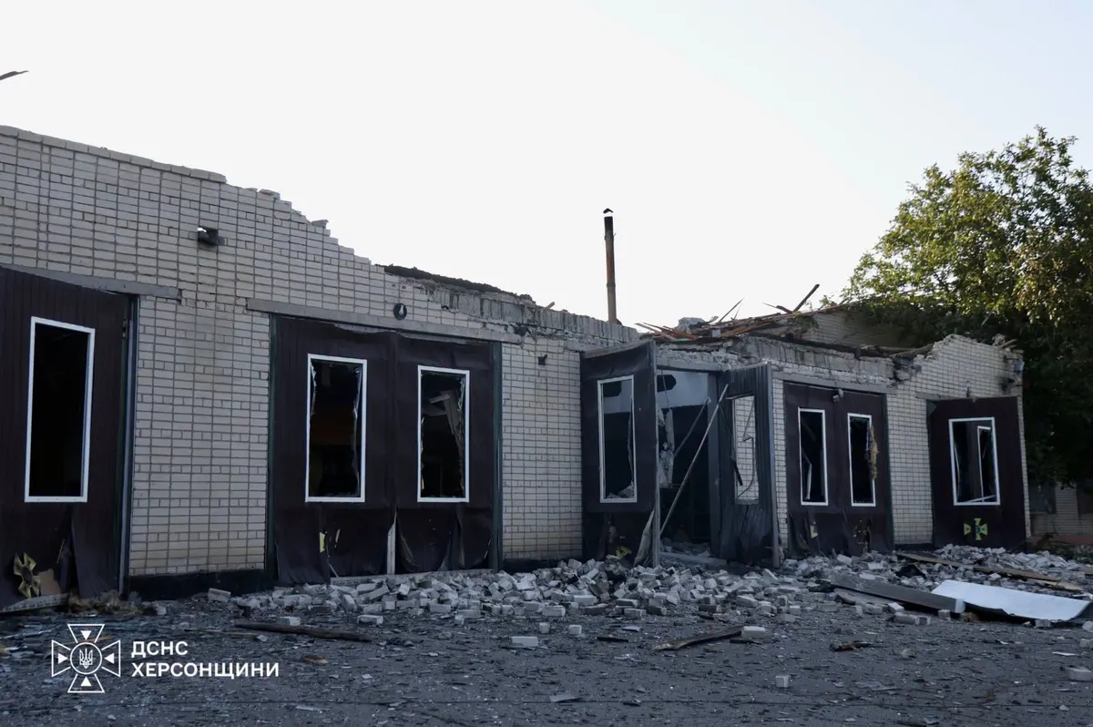 Уночі росіяни атакували дронами підрозділ ДСНС у Херсоні