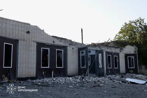 Уночі росіяни атакували дронами підрозділ ДСНС у Херсоні