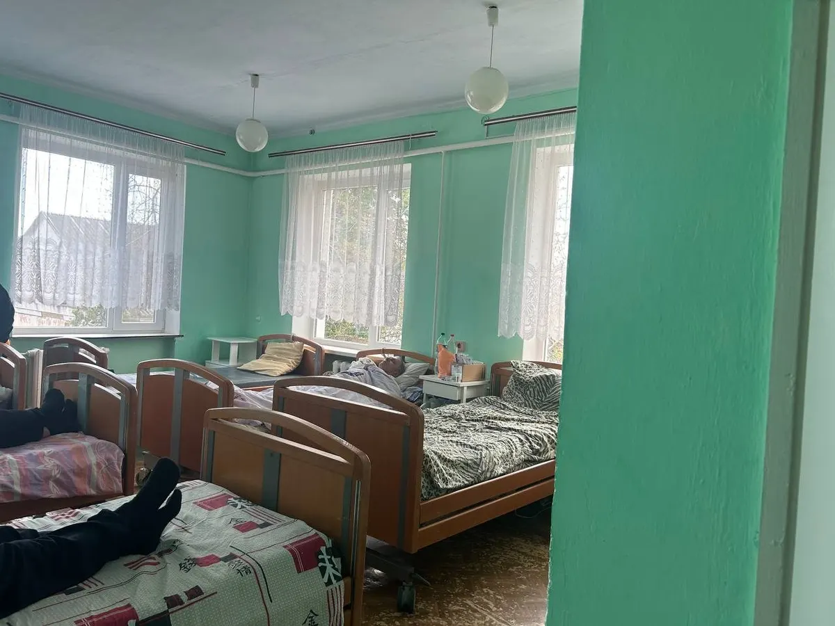 Дрон атакував автобус у Херсоні: п'ятеро поранених, серед них підліток